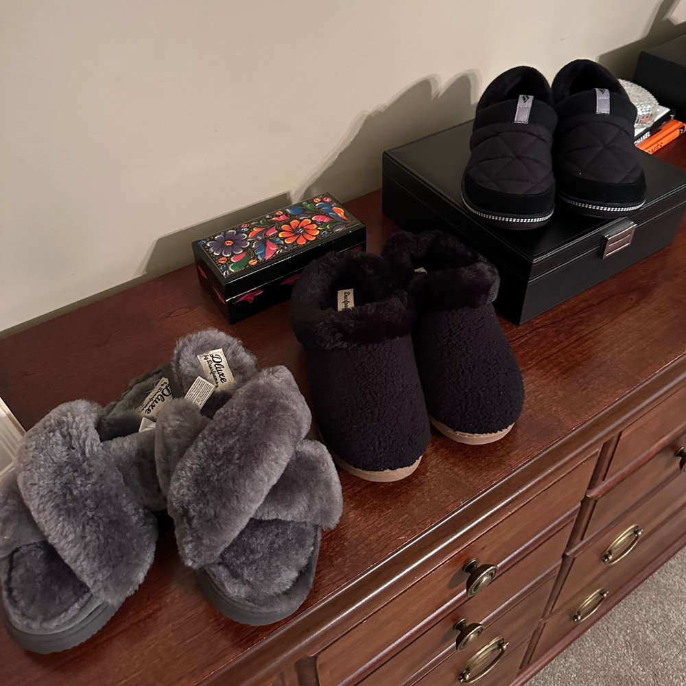 3 pairs of house shoes! 2 Dearfoams and one pair of Skechers.